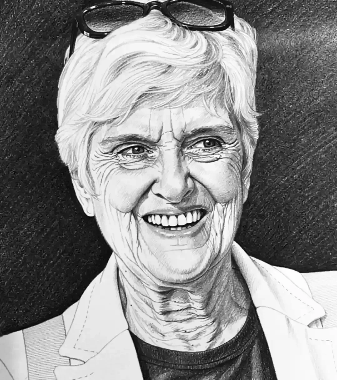 portrait senior Couple de seniors complices dansant dans leur salon — Octopouce préserve leur autonomie au quotidien